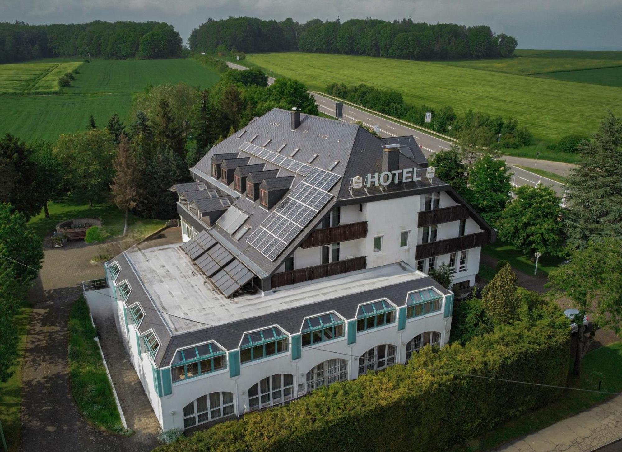 Zenner'S Landhotel Newel エクステリア 写真